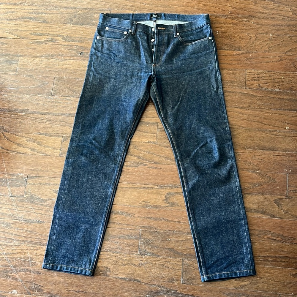 PETIT STANDARD Jean A.P.C straight cut size 34
Brand new